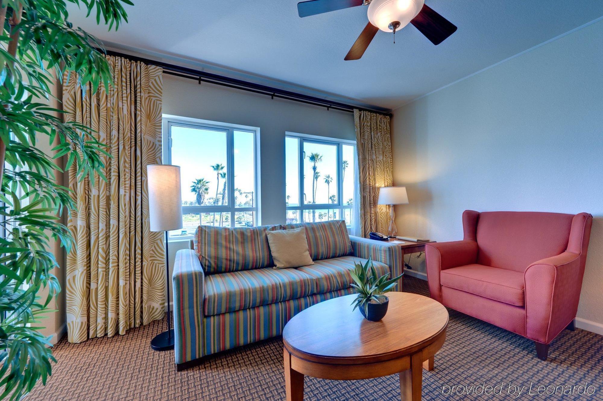 Club Wyndham Oceanside Pier Resort Room photo