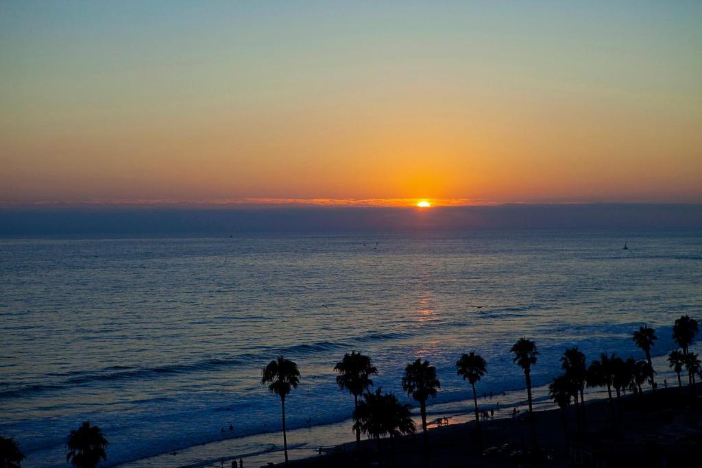 Club Wyndham Oceanside Pier Resort Exterior photo